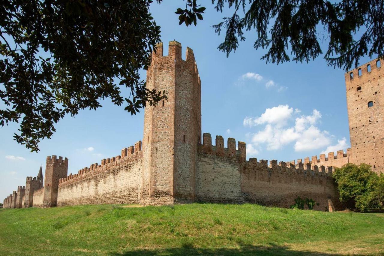 Medieval Palace - Luxury Suite - Per la Dolce Vita Montagnana  Exterior foto